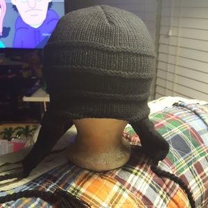 BLACK OVER THE EARS CAP W/TIES